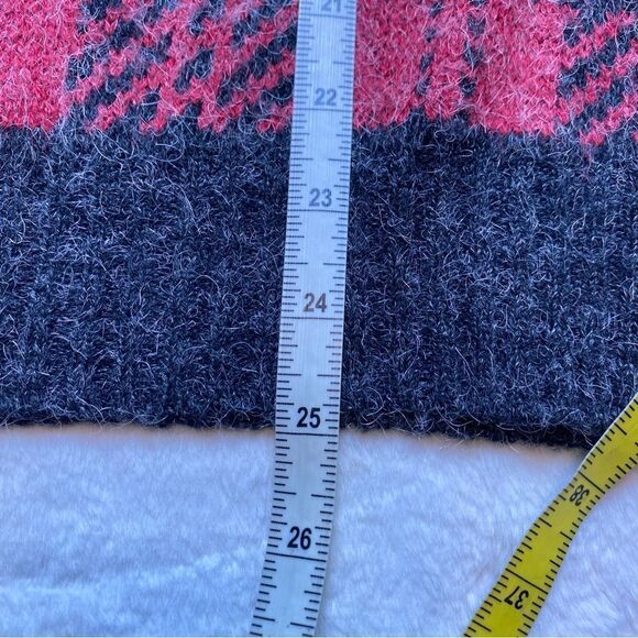 Castle Rock Crew Neck Long Sleeve Red Gray Plaid Sweater Size Medium - Picture 8 of 9